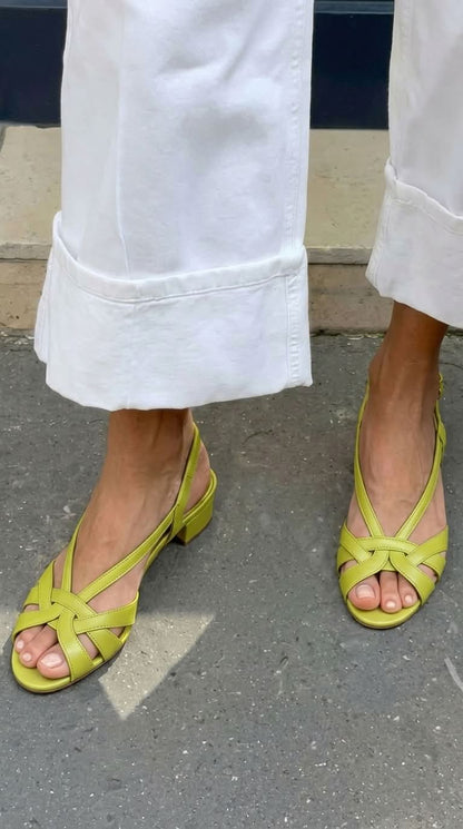 Sandalias Slingback Nude de Piel con Tiras Cruzadas y Tacón Bajo